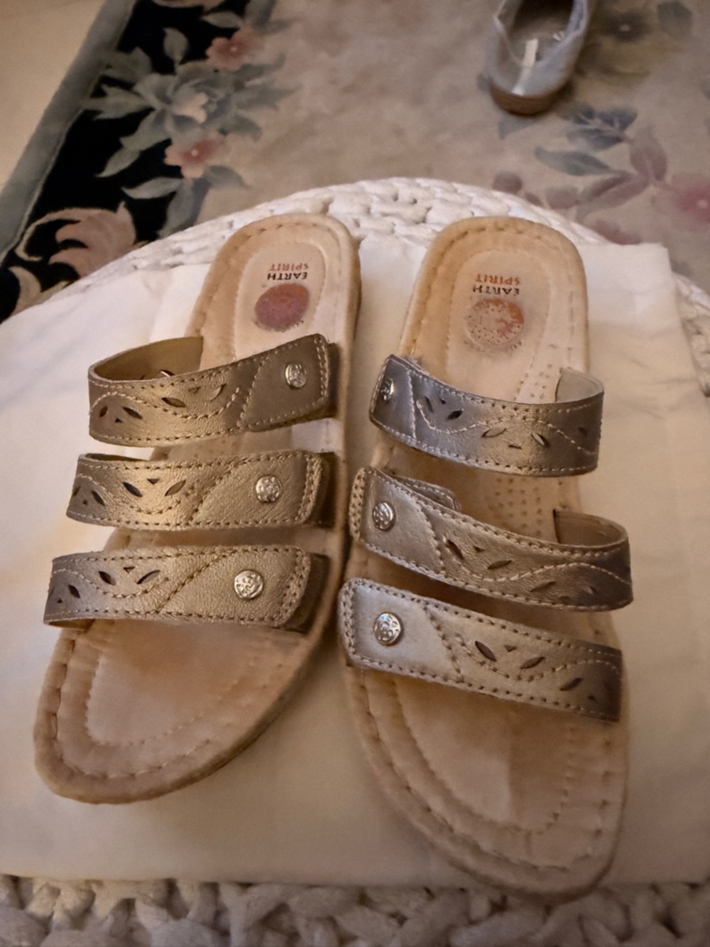 Earth Spirit (Free Spirit brand today) Metallic Gold Slide Sandals w/ 3x Velcro